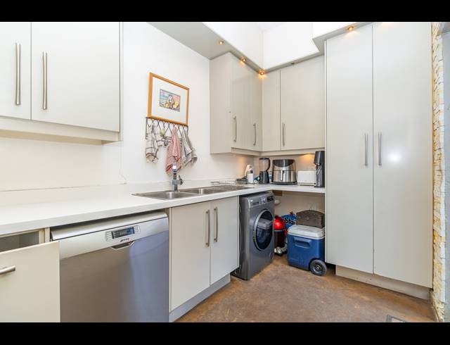 3 BEDROOM FREEHOLD FOR SALE IN NORTHCLIFF